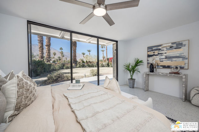 833 N Calle De Flora Vista, Palm Springs CA: https://media.crmls.org/mediaz/8062295b-9c22-4ca4-8bf9-67dfcbbb4f3b.jpg