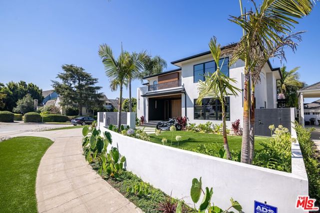 2717 Motor Avenue, Los Angeles CA: https://media.crmls.org/mediaz/80624951-bb47-4ba0-a7b1-5a065d0d61b4.jpg