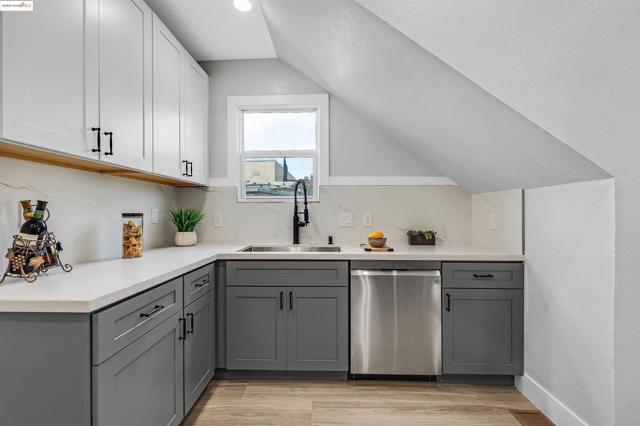 Image 6 of 49 For 2914 Stanton Street