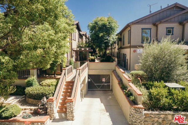 322 Alpine Street, Pasadena CA: https://media.crmls.org/mediaz/8062aef7-f940-49f8-b862-043d4291ab56.jpg