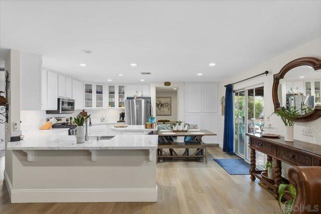 1528 Hendrix Pl, Chula Vista CA: https://media.crmls.org/mediaz/8062d01f-e46a-446c-8bc2-9b4a7210c310.jpg