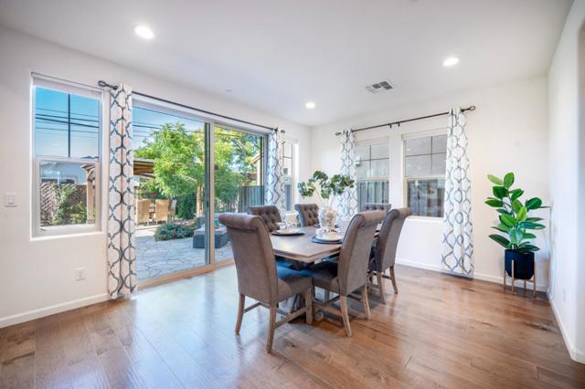 712 Baxter Way, Gilroy CA: https://media.crmls.org/mediaz/806343f5-1554-4687-8c5f-bbd341521de7.jpg