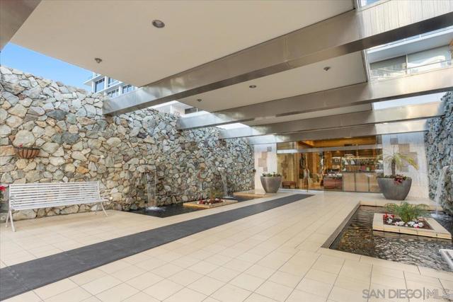 1830 Avenida Del Mundo, Coronado CA: https://media.crmls.org/mediaz/80636bb8-cb5a-40f0-a71a-bf72c790a57a.jpg
