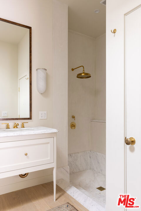 4228 Los Nietos Drive, Los Angeles CA: https://media.crmls.org/mediaz/8063c01f-6fc2-43f0-a6a0-75cde0749dea.jpg