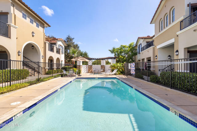 485 Country Club Drive, Simi Valley CA: https://media.crmls.org/mediaz/8064096c-2e57-4752-824f-73f8806df000.jpg