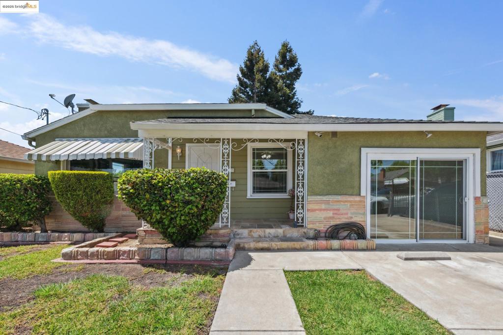 527 Capistrano Dr