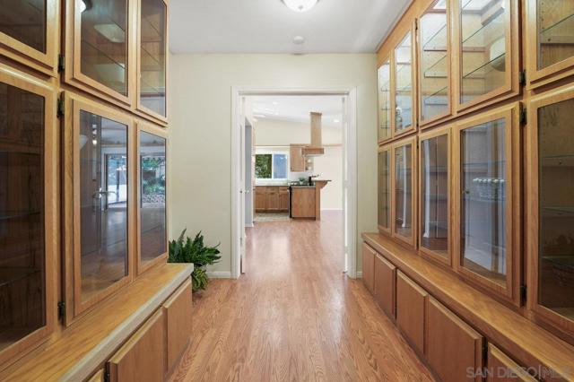 1353 Roxanne Dr, El Cajon CA: https://media.crmls.org/mediaz/8064e398-e6e5-451c-a123-7d437a2f711f.jpg