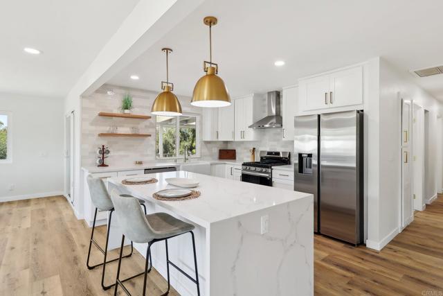 Detail Gallery Image 11 of 69 For 1917 Friendly Dr, Vista,  CA 92084 - 4 Beds | 3 Baths