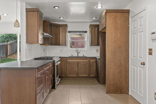 Detail Gallery Image 3 of 49 For 7112 Skyline Dr, San Diego,  CA 92114 - 4 Beds | 2 Baths