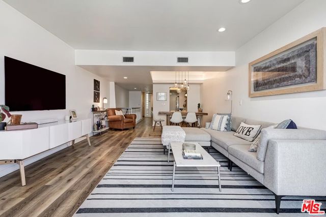 171 N Church Lane, Los Angeles CA: https://media.crmls.org/mediaz/80651301-557f-4ac6-970e-4c88fd05729d.jpg