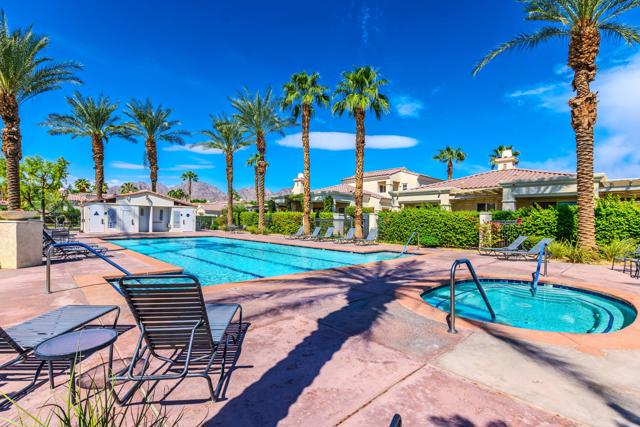 80884 Calle Azul, La Quinta CA: https://media.crmls.org/mediaz/80659f38-7890-416a-b6b9-1fa310ee97fa.jpg