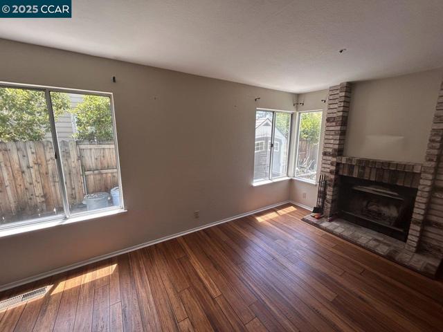 734 Bellflower St, Livermore CA: https://media.crmls.org/mediaz/8065bdd9-0f71-4f2c-8996-b5d0ea325a9f.jpg