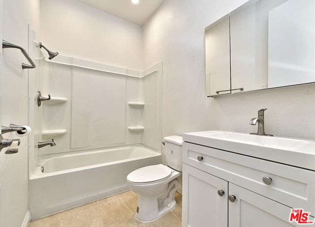 3315 Griffith Park Boulevard, Los Angeles CA: https://media.crmls.org/mediaz/80661f8c-719a-420a-8e9a-c21efd3a966e.jpg