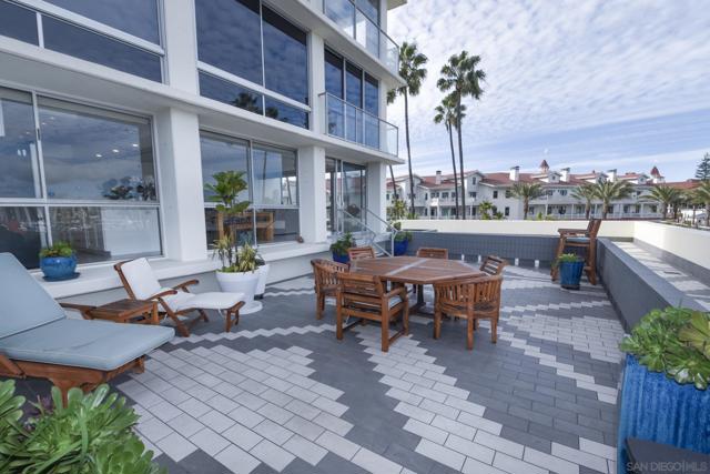 1710 Avenida Del Mundo, Coronado CA: https://media.crmls.org/mediaz/80667dd0-9e84-47aa-9cbd-8feb952fa60c.jpg