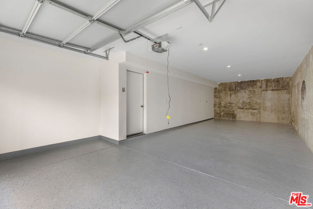4454 Clinton Street, Los Angeles CA: https://media.crmls.org/mediaz/80672959-bc42-4e72-92ef-674591813907.jpg