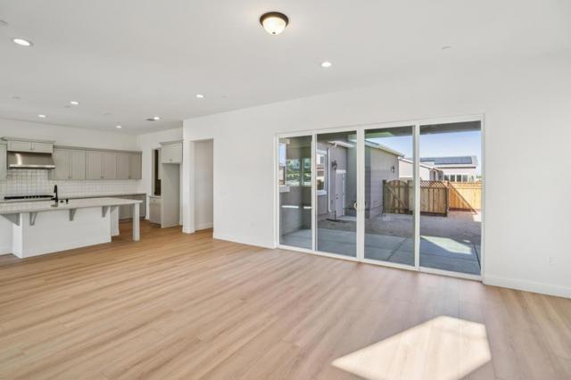 607 Santa Ynez Way, Marina CA: https://media.crmls.org/mediaz/80673f16-670e-4247-93e3-190165c3afd8.jpg