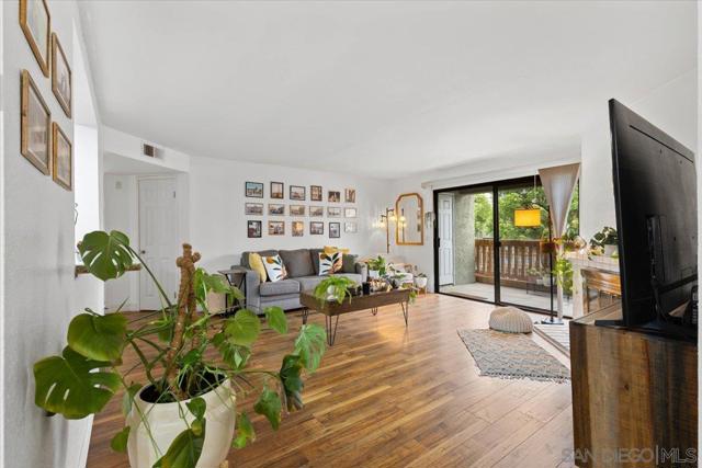 1020 E Washington Ave, Escondido CA: https://media.crmls.org/mediaz/8068590f-3fa8-40ab-a0e8-fdbc01f5a42d.jpg