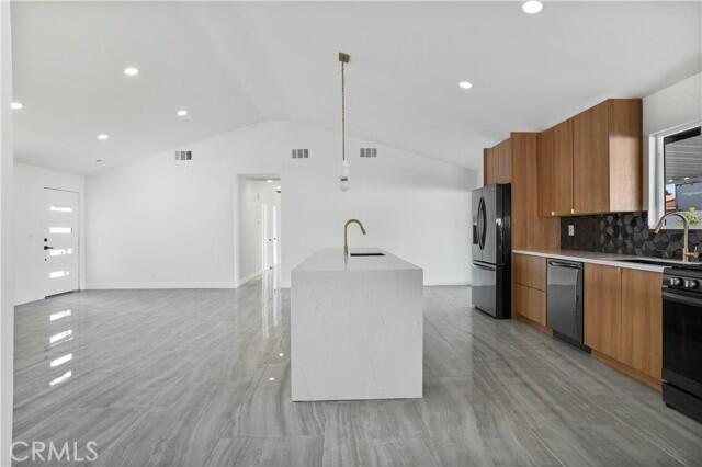 2802 E Venetia Road, Palm Springs CA: https://media.crmls.org/mediaz/8068b938-43d8-45c7-a130-2aa5857a2119.jpg
