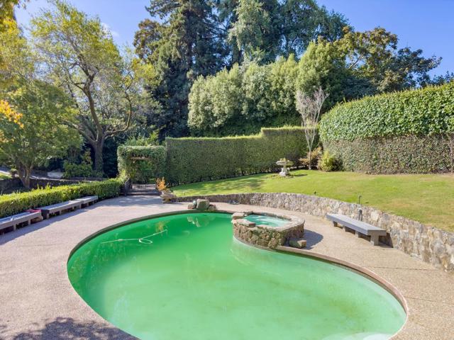 2155 Geri Lane, Hillsborough CA: https://media.crmls.org/mediaz/8068f948-e1de-4723-899f-9bbf74e655e2.jpg
