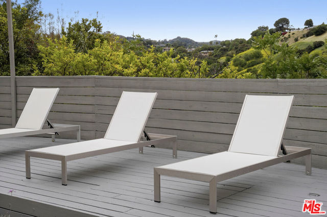15224 Encanto Drive, Sherman Oaks CA: https://media.crmls.org/mediaz/8068fac8-8961-4f4d-b96b-55316b824af4.jpg