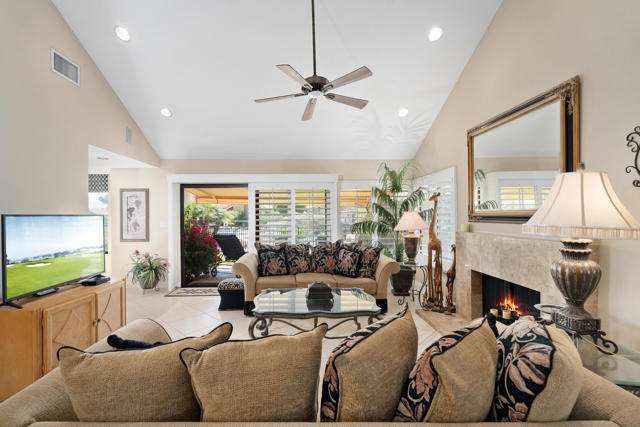 9 Acapulco Drive, Palm Desert CA: https://media.crmls.org/mediaz/80690226-1b0c-4236-b77f-ba2217609809.jpg