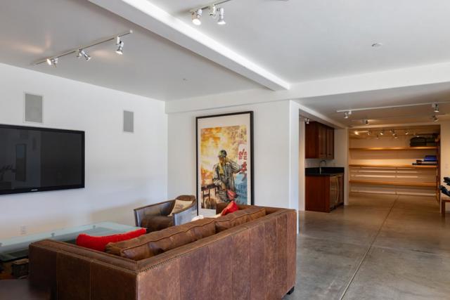 18 Touche, Carmel CA: https://media.crmls.org/mediaz/806918ab-95b7-442d-94e9-96b5899c070e.jpg