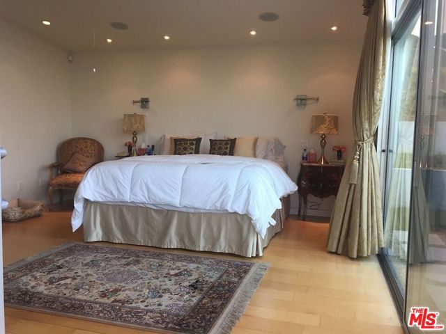 3440 Shoreheights Drive, Malibu CA: https://media.crmls.org/mediaz/80691ff1-e5fe-4b8b-8a2b-d3036152ab79.jpg