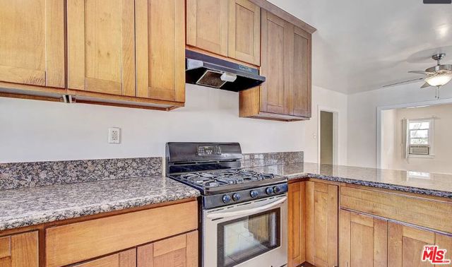 851 W 41st Drive, Los Angeles CA: https://media.crmls.org/mediaz/80695e75-6a3c-4caf-b1e1-4ab471527799.jpg