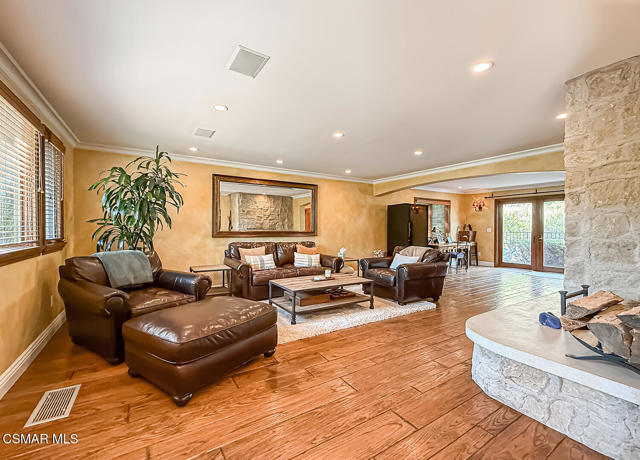 31145 Lobo Vista Road, Agoura Hills CA: https://media.crmls.org/mediaz/806a919e-df26-475d-8516-e0ae8c88f79f.jpg