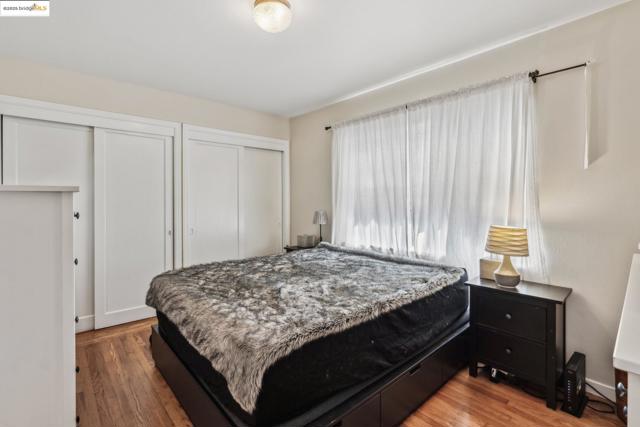 688 Alcatraz Ave, Oakland CA: https://media.crmls.org/mediaz/806ab4f6-59d9-4068-b78b-428d2cfdc2ae.jpg