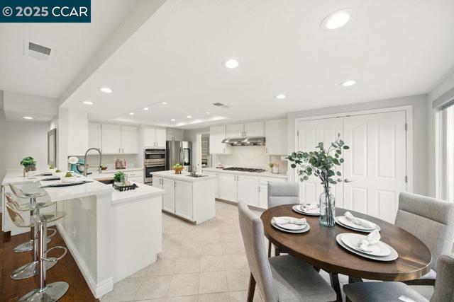 29 Blue Haven Ct, Danville CA: https://media.crmls.org/mediaz/806b01c5-b125-4bcb-aec0-7113ea95cc50.jpg
