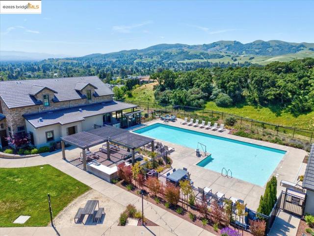 2712 Via Vicenza, San Ramon CA: https://media.crmls.org/mediaz/806b5a0b-1ba6-4185-9723-873c5a4db27b.jpg
