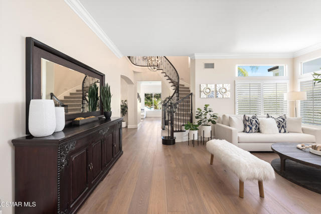 976 Blackbourne, Oak Park CA: https://media.crmls.org/mediaz/806b5cf3-6adc-4b1b-8e2f-a4152262e275.jpg