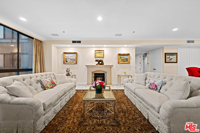 10430 Wilshire Boulevard, Los Angeles CA: https://media.crmls.org/mediaz/806bfe3a-adae-4406-8325-b1486c2d6eb7.jpg