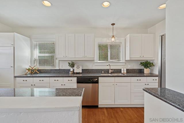 Image 13 of 58 For 4526 Kensington Dr