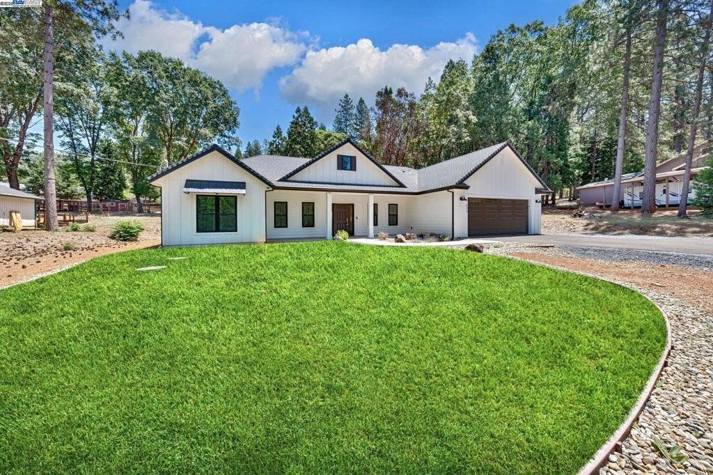 5579 Glen Dr