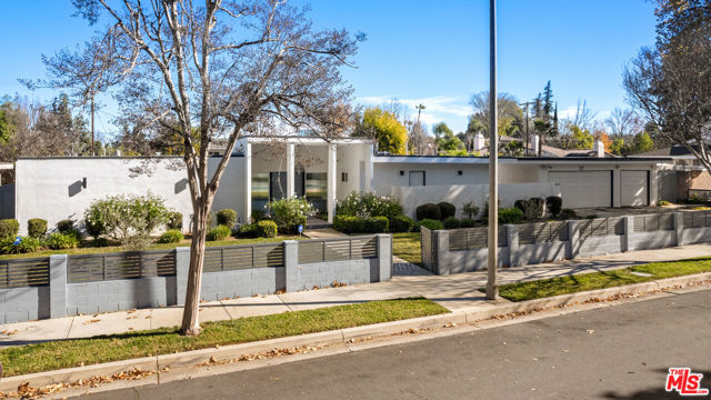 6228 Sale Avenue, Woodland Hills CA: https://media.crmls.org/mediaz/806d8a1c-14b8-4dd2-9bfc-1b5a5196c37a.jpg