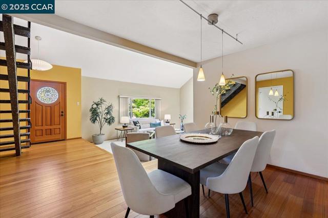 1759 Crescent Dr, Walnut Creek CA: https://media.crmls.org/mediaz/806dfb96-3677-4196-b408-736108a342e7.jpg