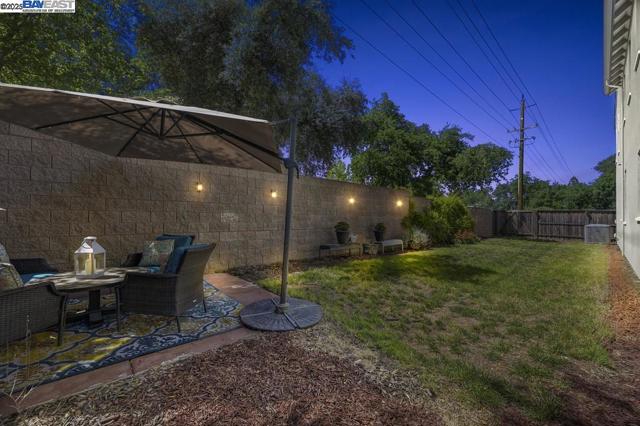 7544 Twin Bridges Ln, Citrus Heights CA: https://media.crmls.org/mediaz/806e4a3b-8d79-46b2-acaf-9f2385dd606c.jpg