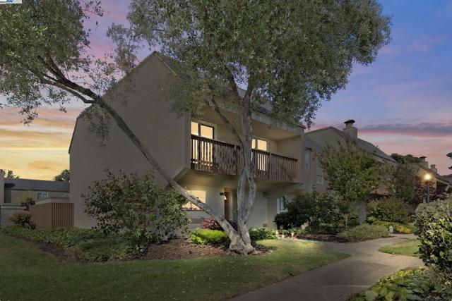 3112 La Campania, Alameda CA: https://media.crmls.org/mediaz/806f0924-693e-4dd4-b25b-44fb3025e9be.jpg