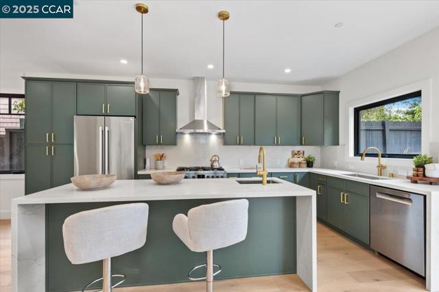 1045 Kains Ave, Albany CA: https://media.crmls.org/mediaz/806f1a48-6b86-43ec-96d1-42a72b39762f.jpg