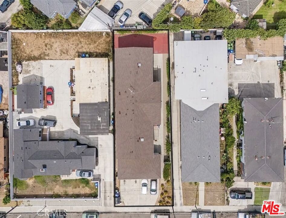 https://media.crmls.org/mediaz/806f7260-a77f-4996-8965-8d782373c37d.jpg?preset=X-Large