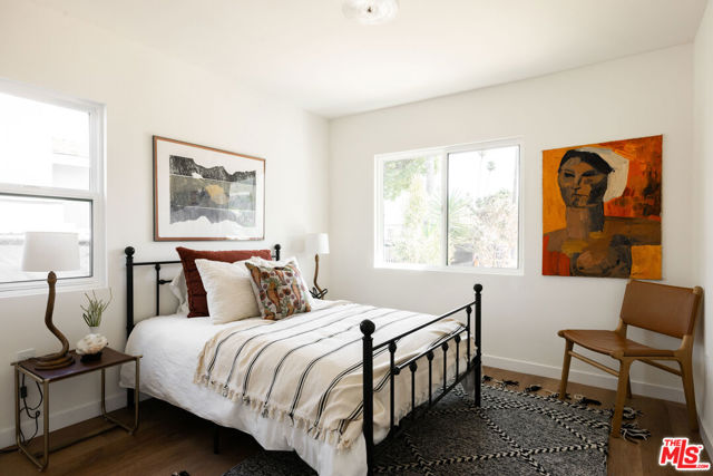 4231 3rd Avenue, Los Angeles CA: https://media.crmls.org/mediaz/806f8d82-93dd-45f4-ac04-7a2ee5216649.jpg