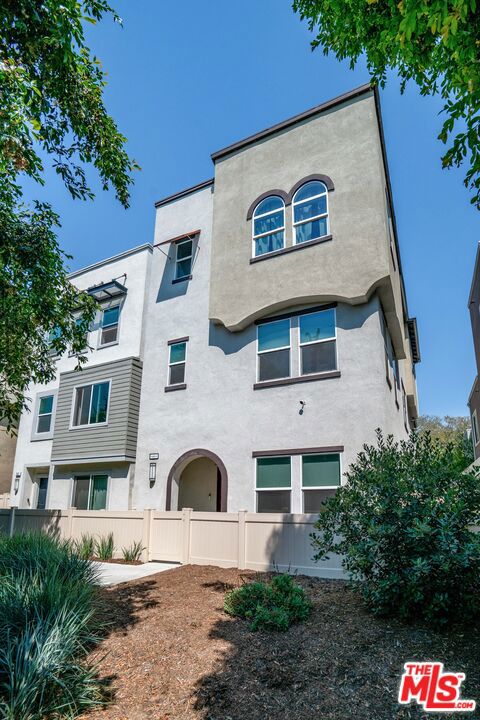 515 Daniel Freeman Circle, Inglewood CA: https://media.crmls.org/mediaz/807116f7-d2a3-47d4-bbdb-ac1c3117cee2.jpg