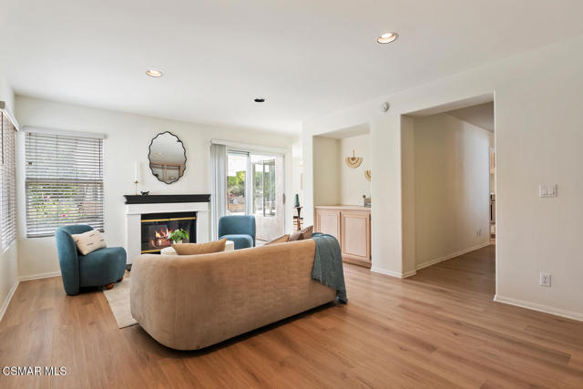 2219 Mapleleaf Avenue, Newbury Park CA: https://media.crmls.org/mediaz/8071347d-96d0-467c-9723-bbc0f9ce5711.jpg