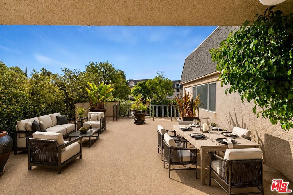 2385 Roscomare Road #D17