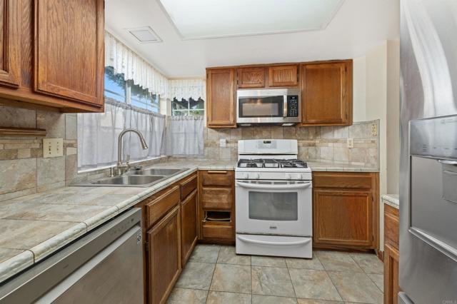 Detail Gallery Image 13 of 37 For 2992 Lexington Circle, Carlsbad,  CA 92010 - 2 Beds | 2/1 Baths