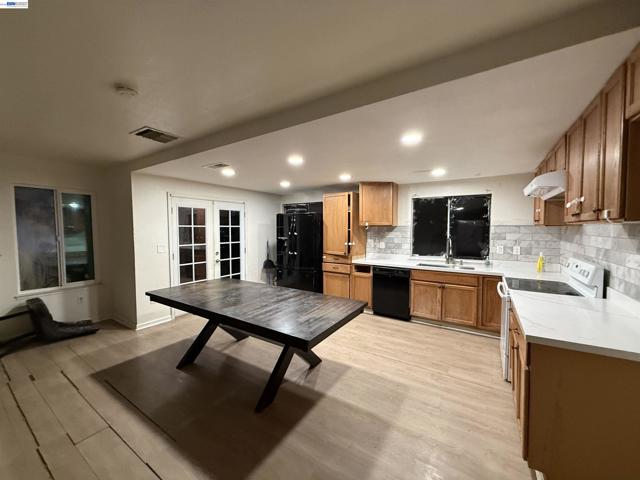 2203 Glenmount Dr, Pittsburg CA: https://media.crmls.org/mediaz/8072124c-e4ce-44ef-bbc9-455834981356.jpg