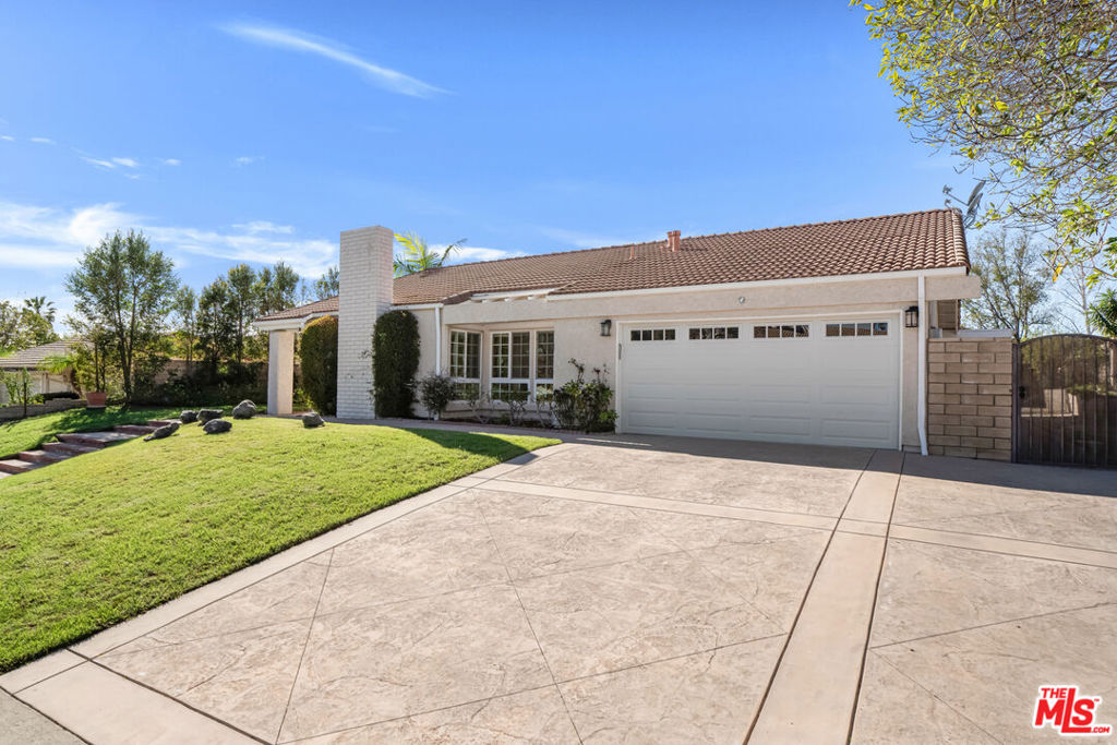 10945 Cozycroft Avenue