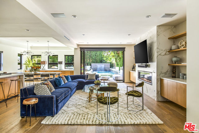 2656 32nd Street, Santa Monica CA: https://media.crmls.org/mediaz/8072a3e4-ec75-409d-a217-4b493c1ea5ce.jpg